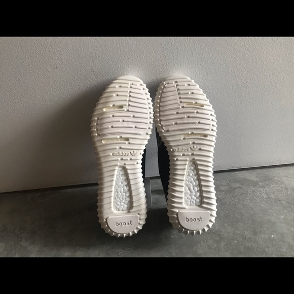 Adidas Yeezy turtle doves new with no box. Sz 9 - Picture 2 of 6